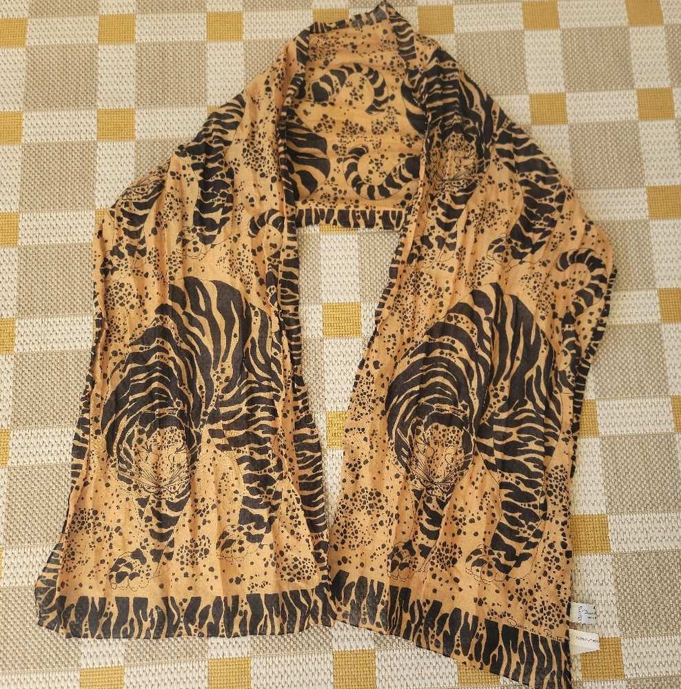 Oscar De La Renta Leopard Scarf